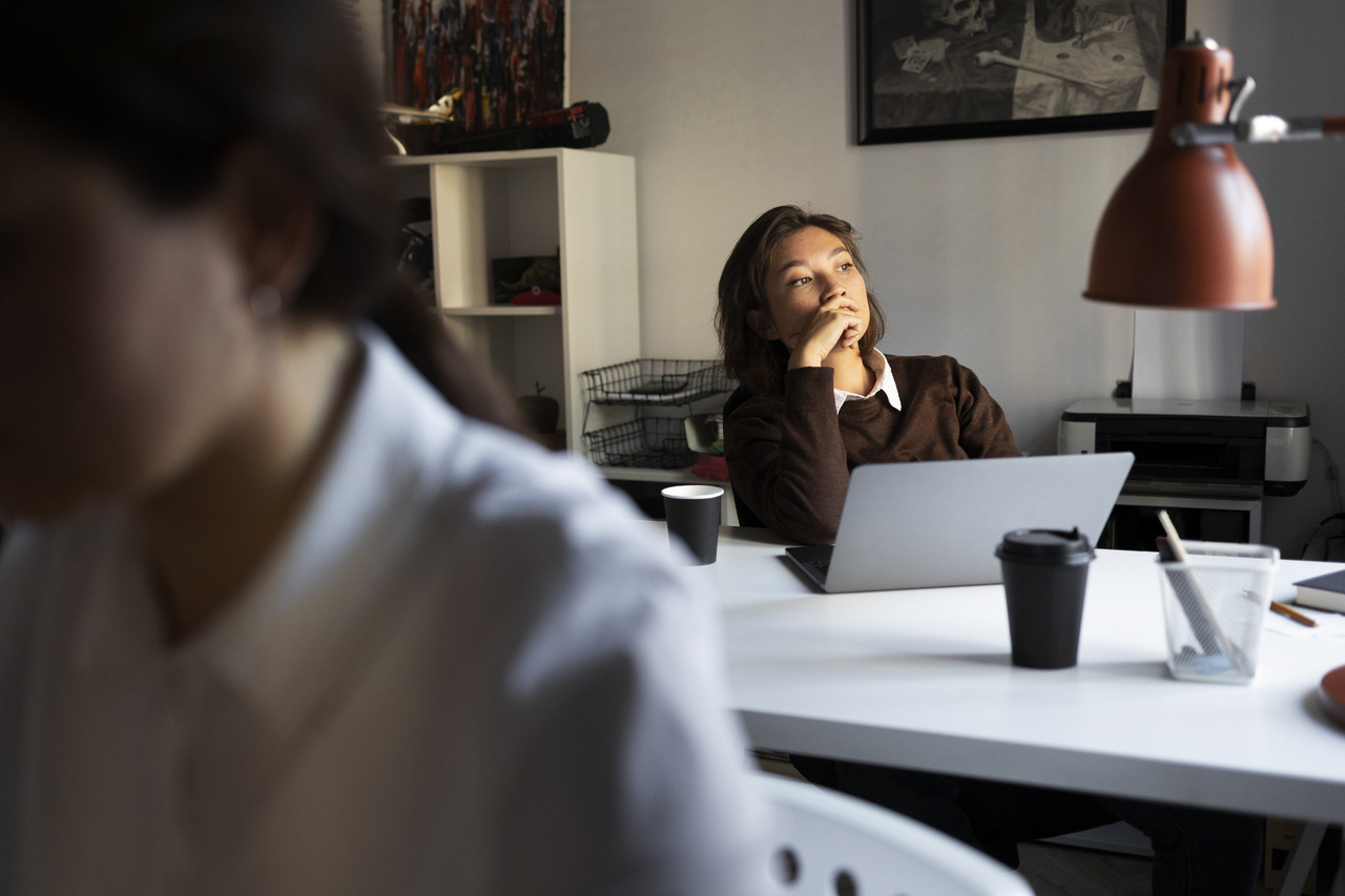 A solidão no trabalho: o problema silencioso que afeta mais pessoas do que se pensa