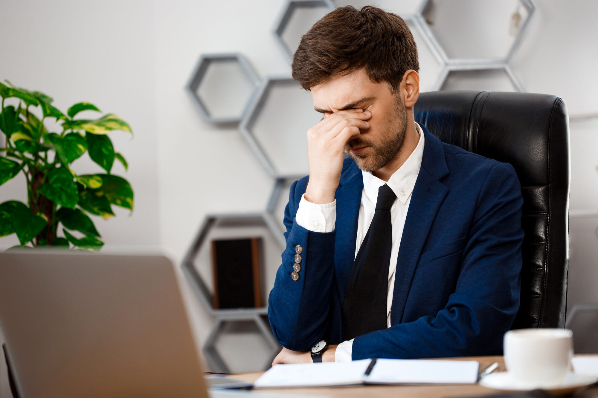 Saúde mental masculina no trabalho: o estigma que ainda impede pedir ajuda